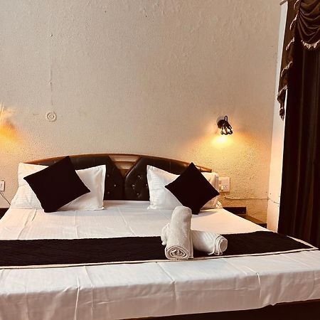 The For You Hotel & Restaurant リシケーシュ エクステリア 写真